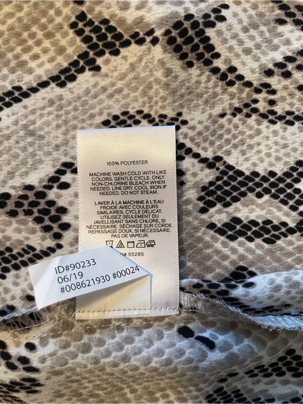 Express Snake Print V-Neck Short Sleeve Top - Gray/Black - Picture 9 of 10